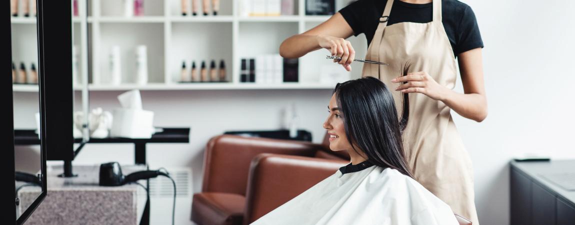 Salon Tech styling a woman's hair